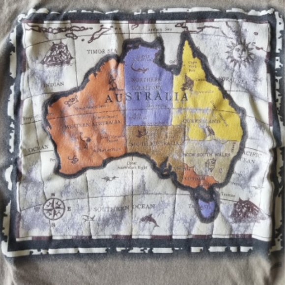 AUSTRALIA Map themed M sz. Large Tan short-sleeve T-shirt - Picture 2 of 6